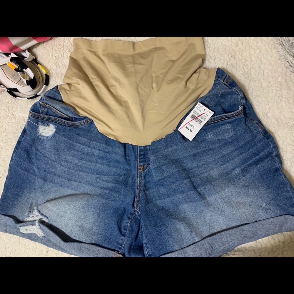 Maternity shorts
